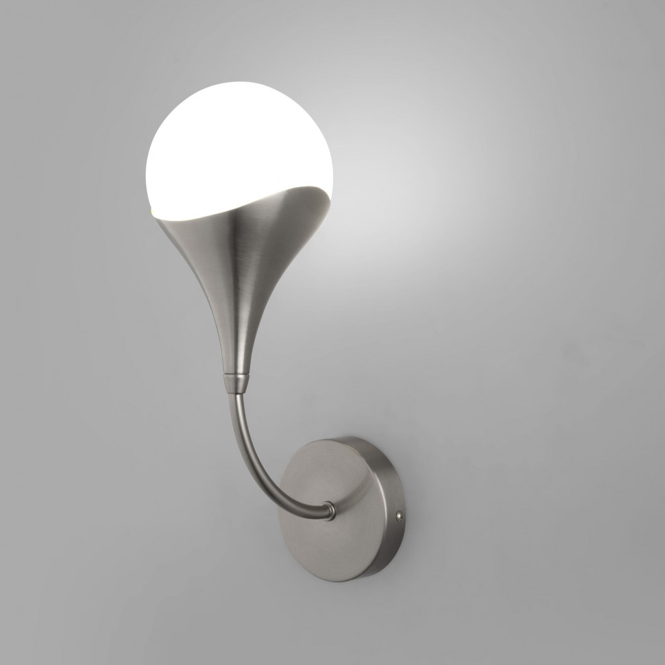 Настенный светильник с плафоном из стекла 60169/1 никель Настенный светильник с плафоном из стекла 60169/1 никель