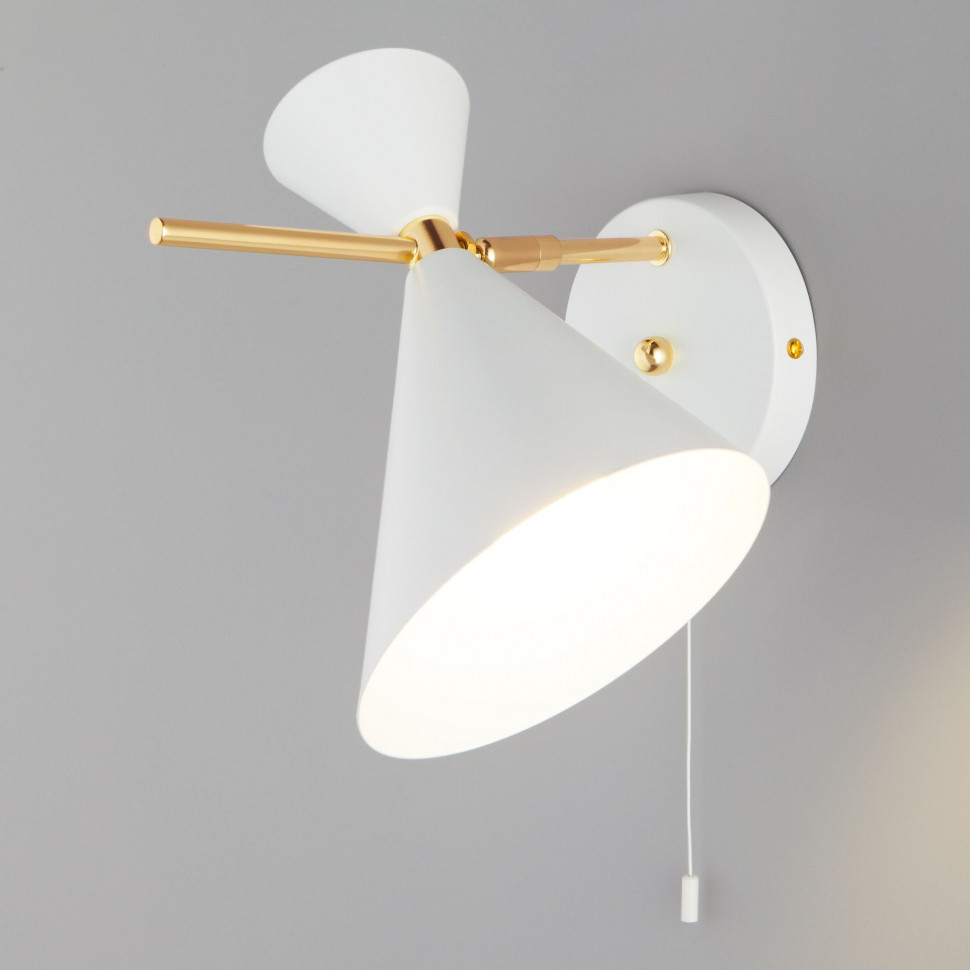 Настенный светильник с металлическим абажуром 70114/1 белый Настенный светильник с металлическим абажуром 70114/1 белый